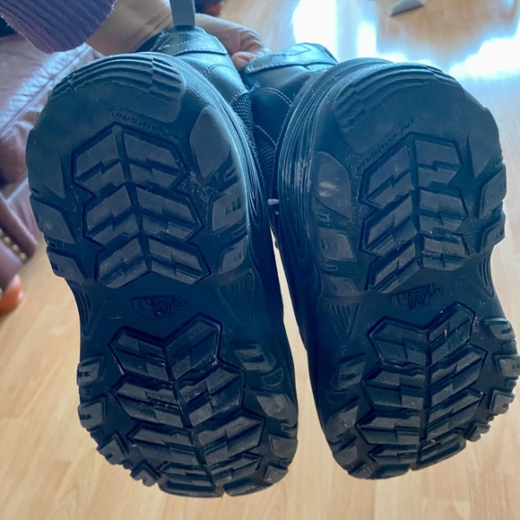 Size 4Y North Face winter boots, barely worn - Picture 4 of 7